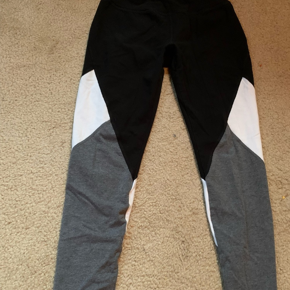 Black/gray/white leggings